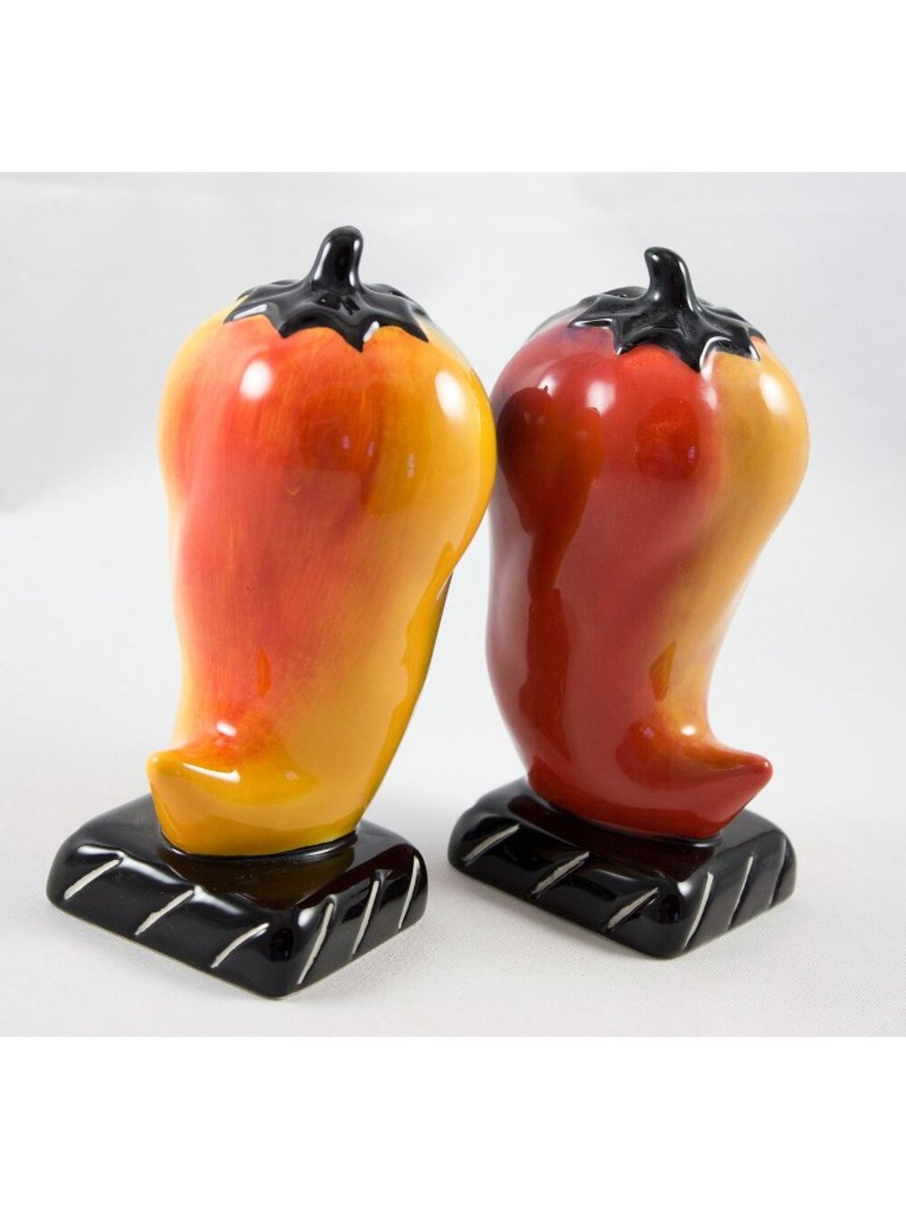 Clay Art Southwest Style Chili Peppers Ceramic Salt & Pepper Set 5.25" - Picture 3 of 8